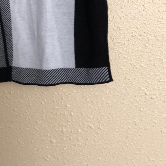 Black Label by Evan Picone Sweater - Picture 2 of 10